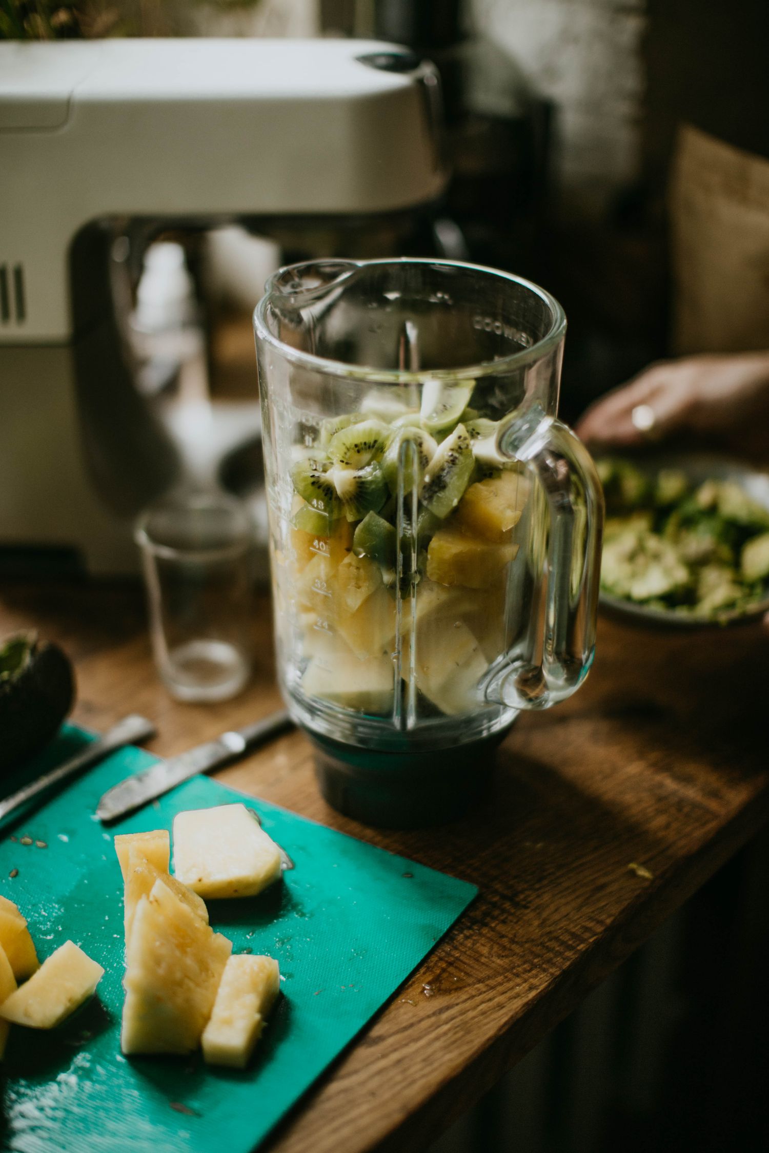 Blender making a fruit smoothie, representing the blender vs. blender-food-processor-combo decision